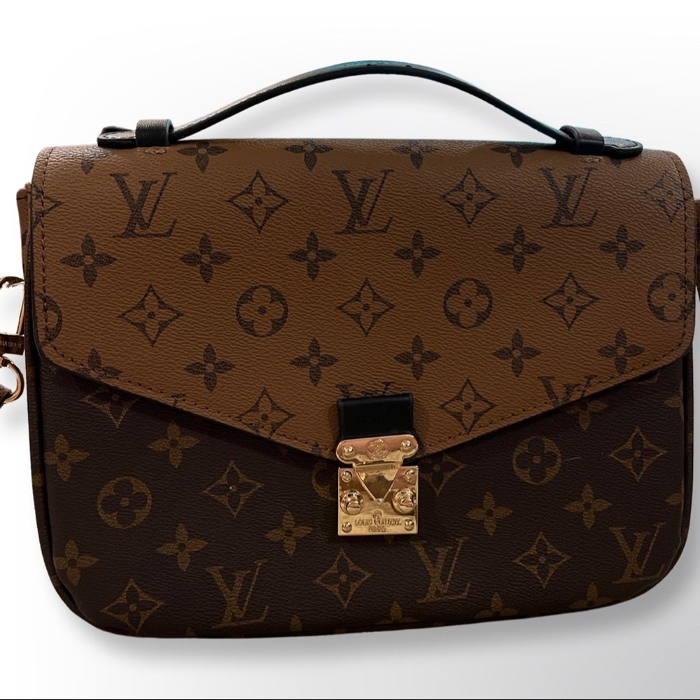 Louis Vuitton purse (NOT authentic)
